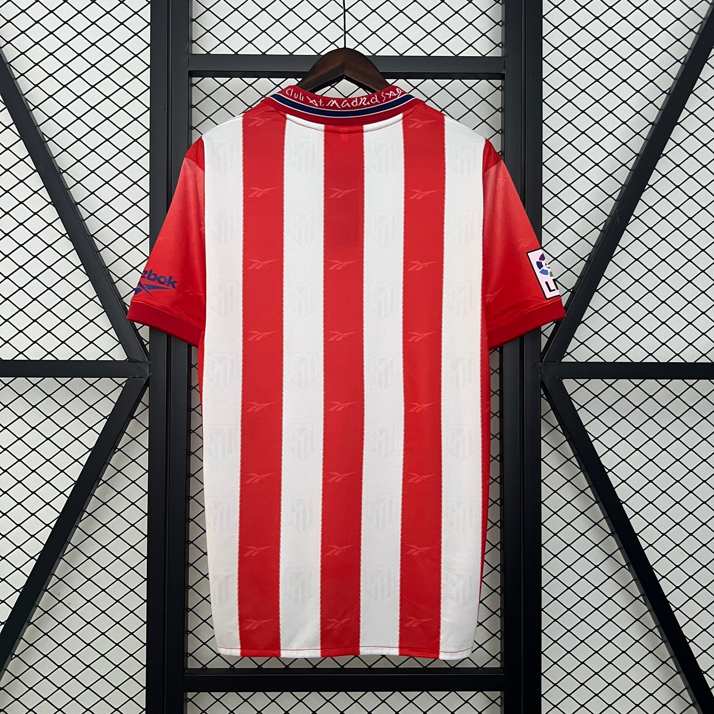 Retro Atletico Madrid 98-99 Home detail