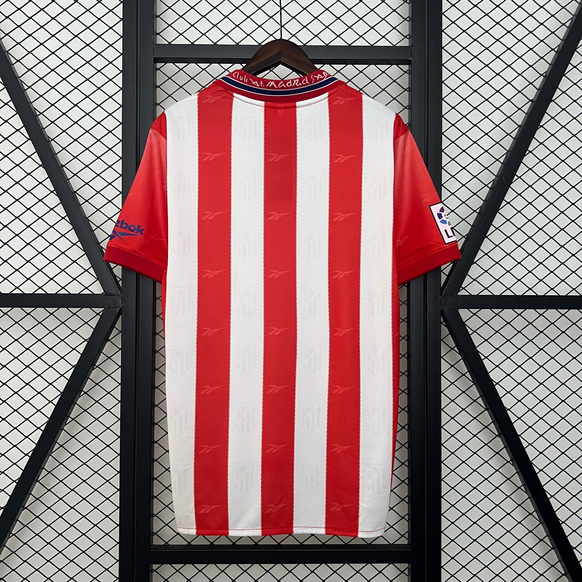 Retro Atletico Madrid 98-99 Home detail