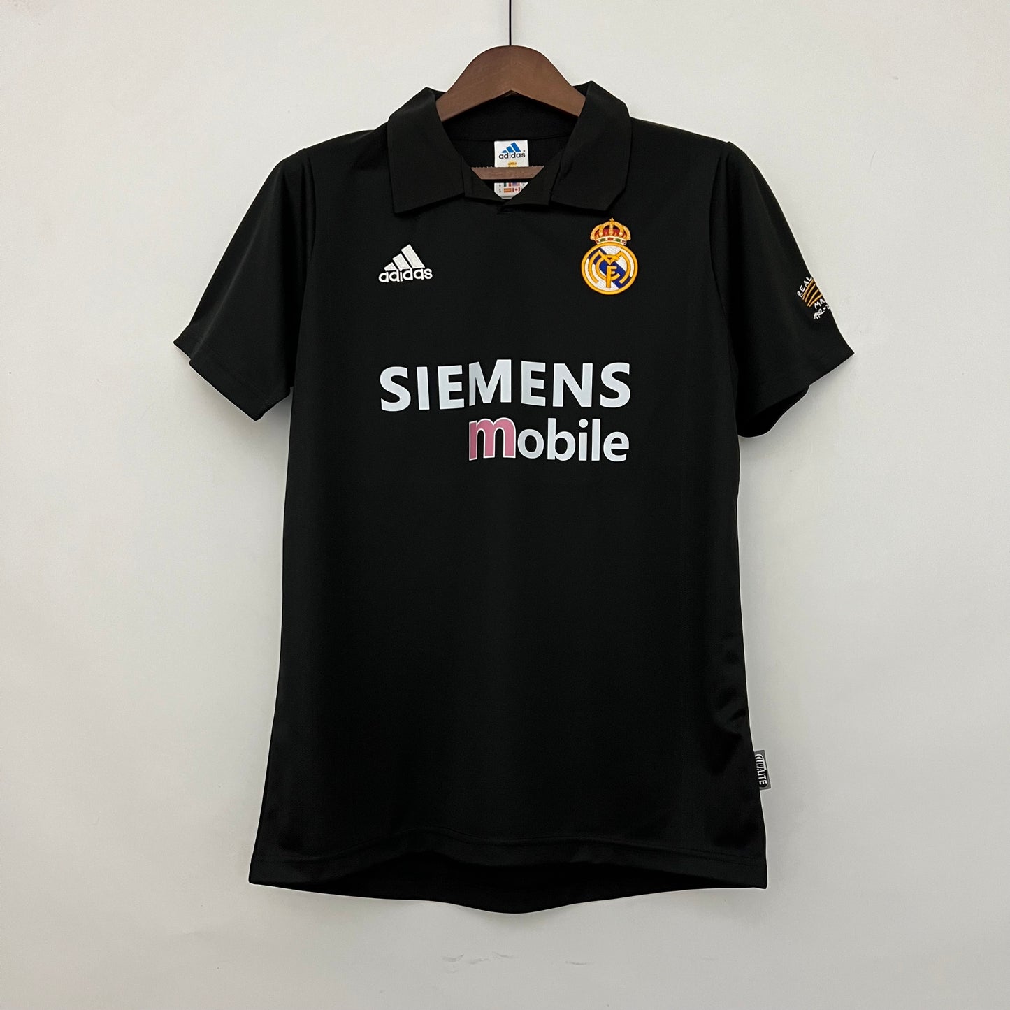 Retro Real Madrid 02-03 Away detail