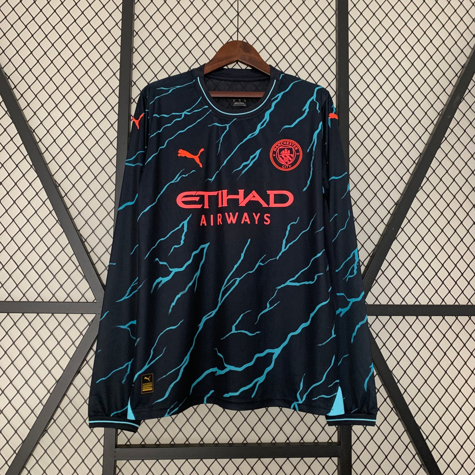 23-24 Long sleeve Manchester City third away detail