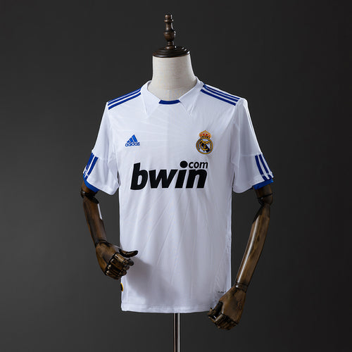 Retro Real Madrid 10-11 home detail