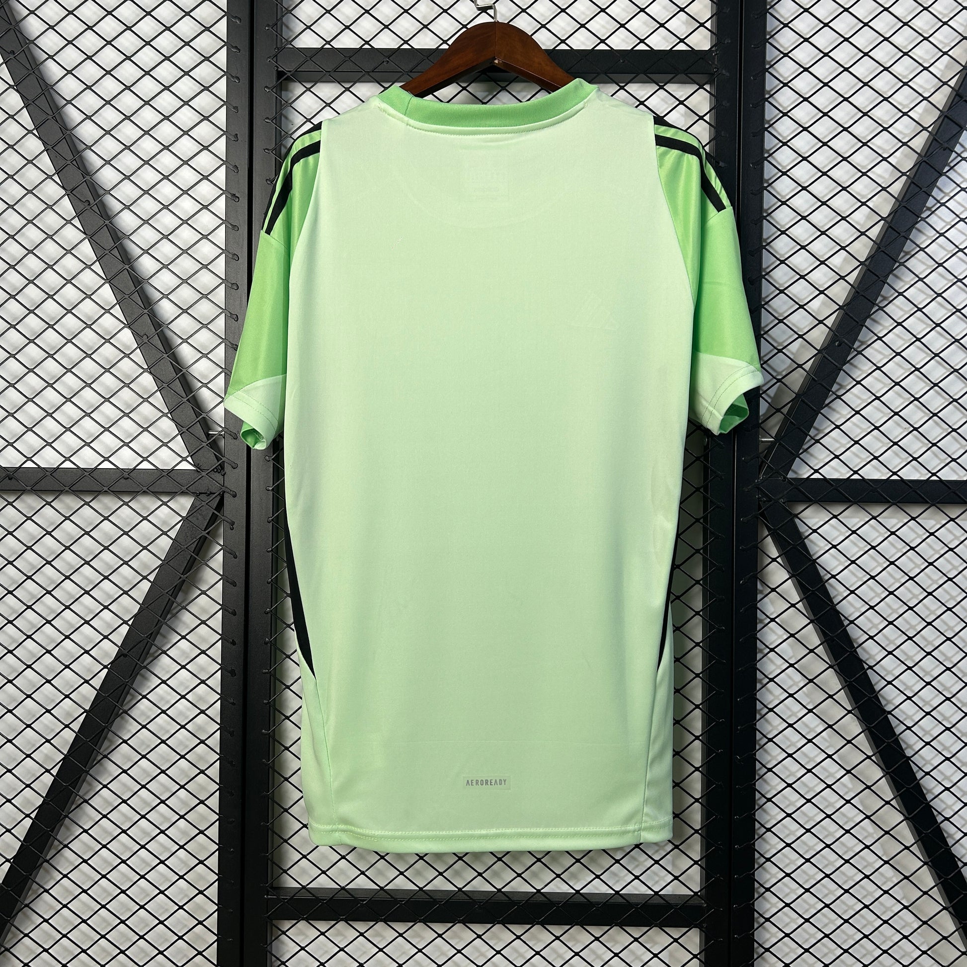 25-26 Benfica training goalkeeper detail