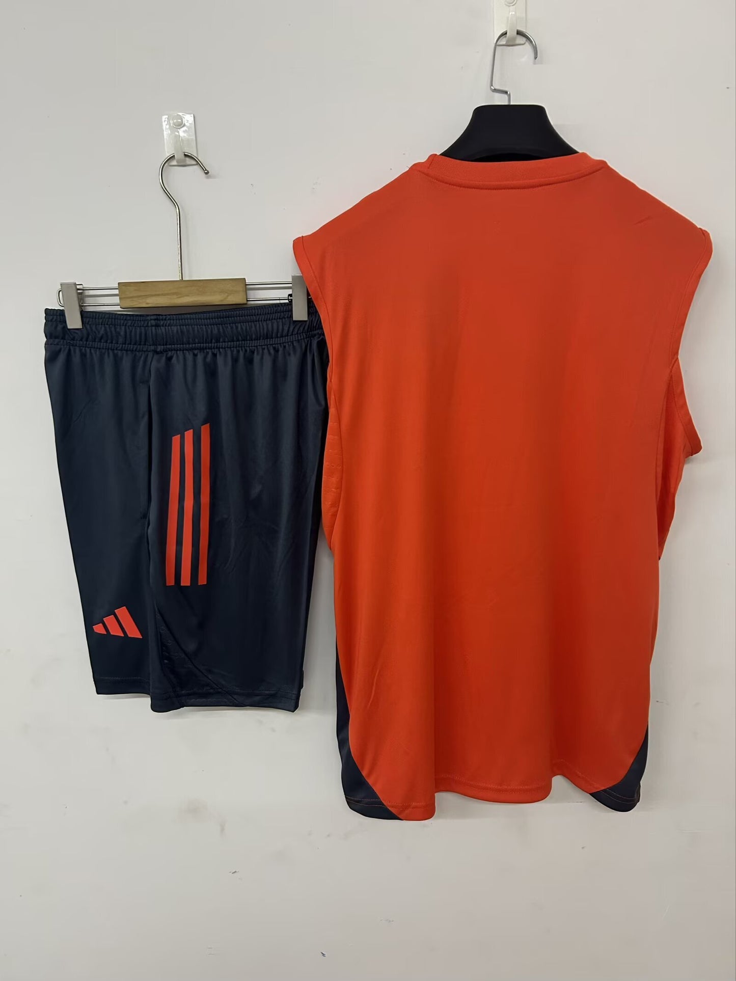 25-26 Bayern Munich training suit orange detail