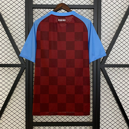 Retro Aston Villa 11-12 Home detail