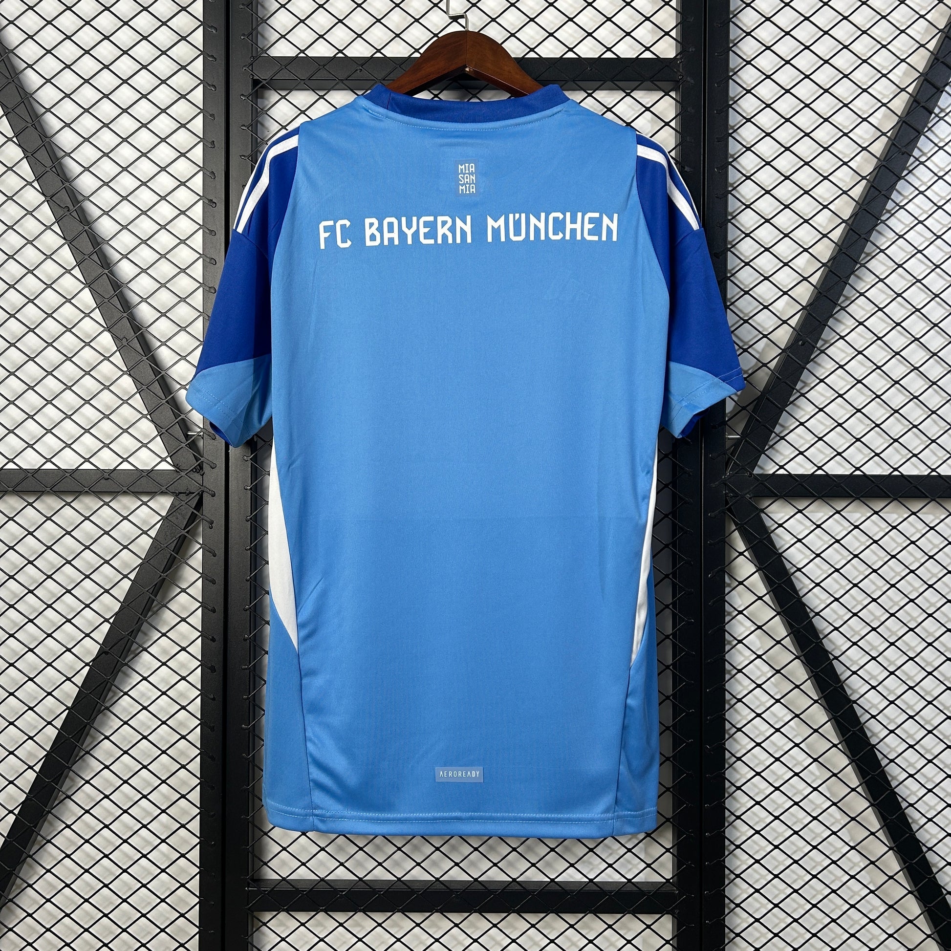 25-26 Bayern Munich Goalkeeper