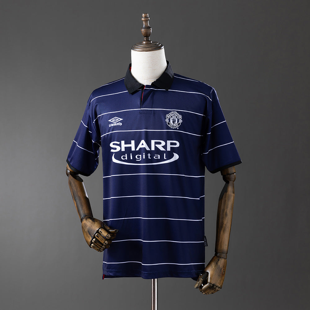 M-U 99-00 Away Retro Jersey detail