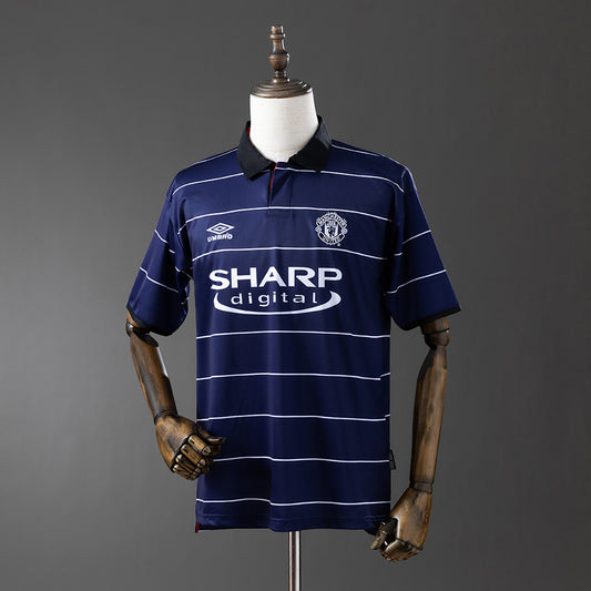 M-U 99-00 Away Retro Jersey detail