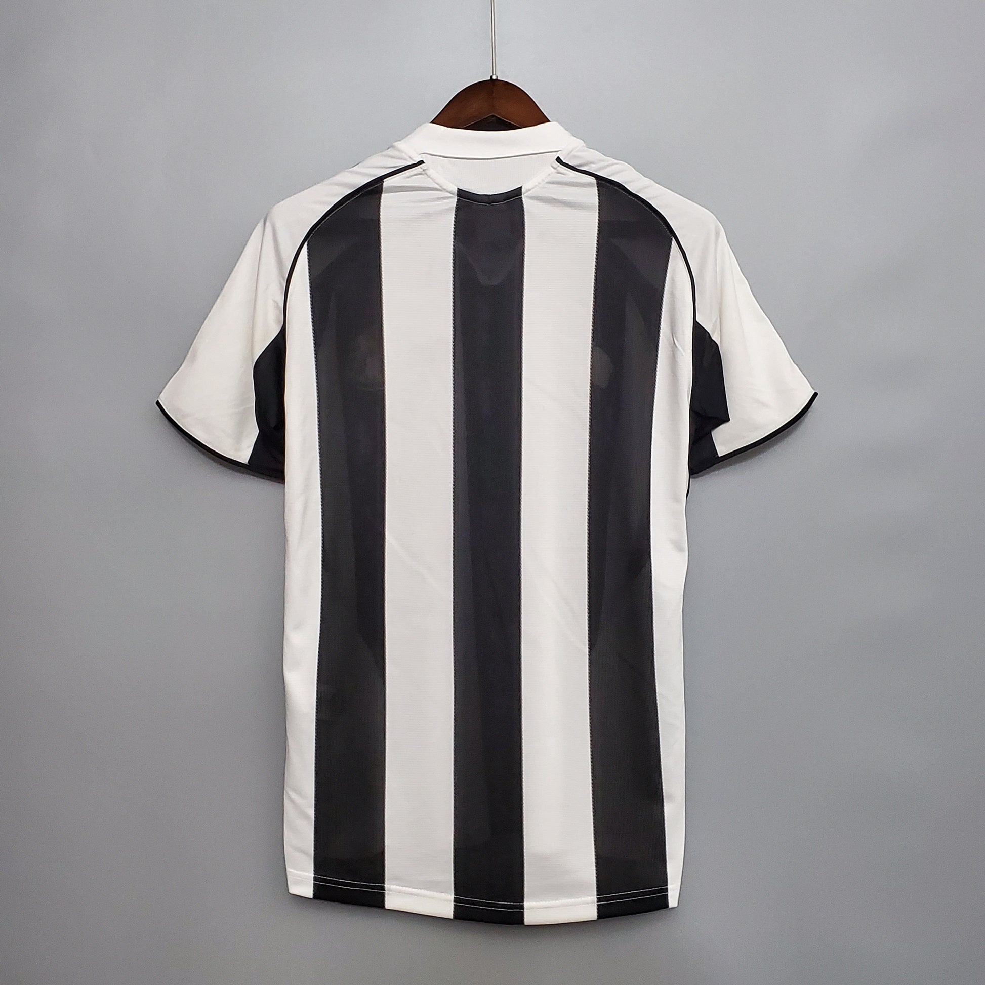 Retro 05-06 Newcastle United home detail