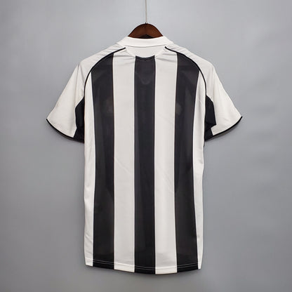 Retro 05-06 Newcastle United home detail