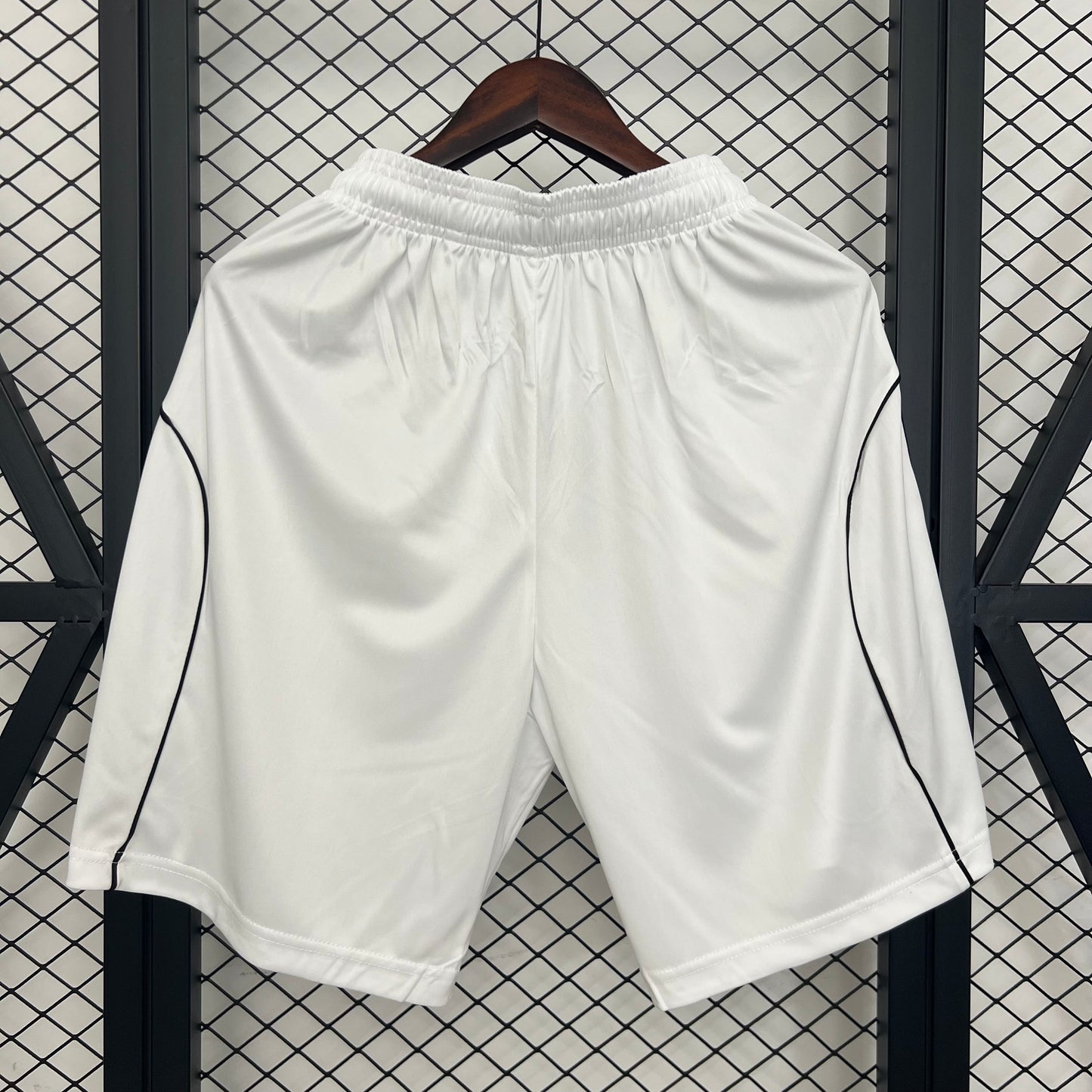 25-26 shorts M-U home detail