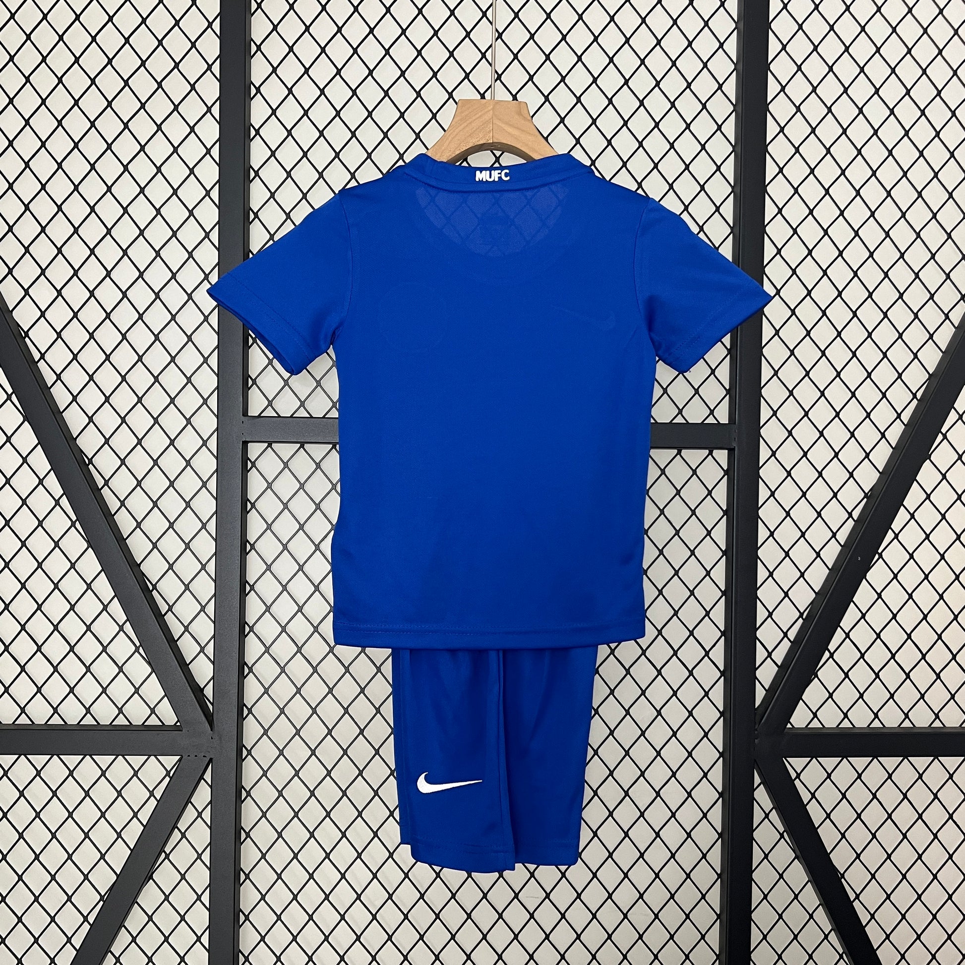 kids M-U 08-09 away detail