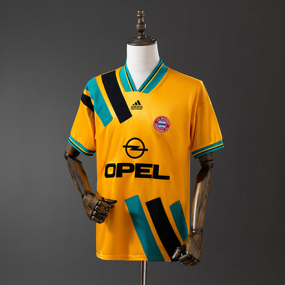 Retro Bayern Munich 93-95 Away detail