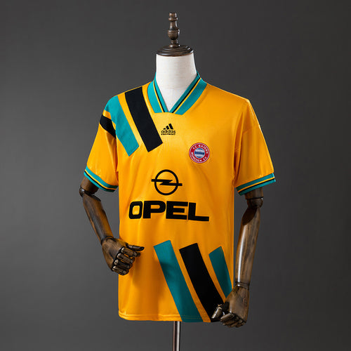 Retro Bayern Munich 93-95 Away detail