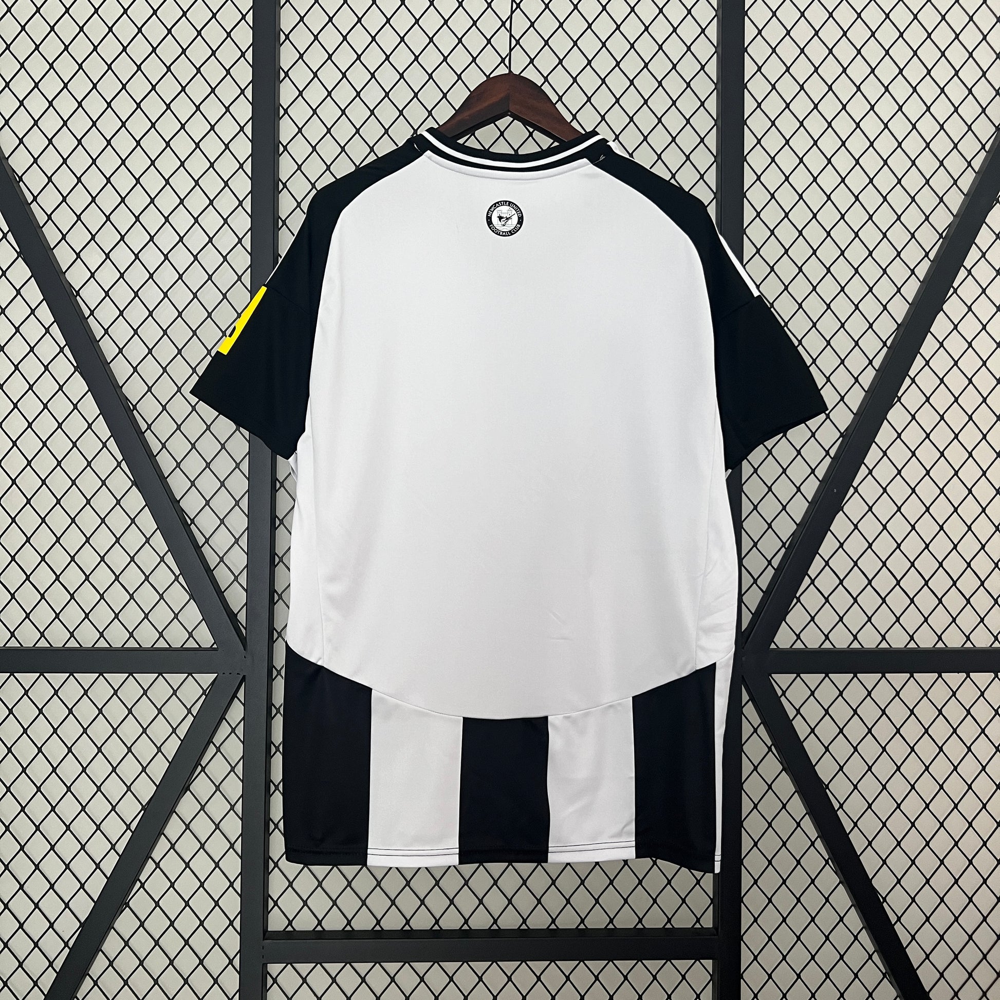 24-25 Newcastle United Home detail