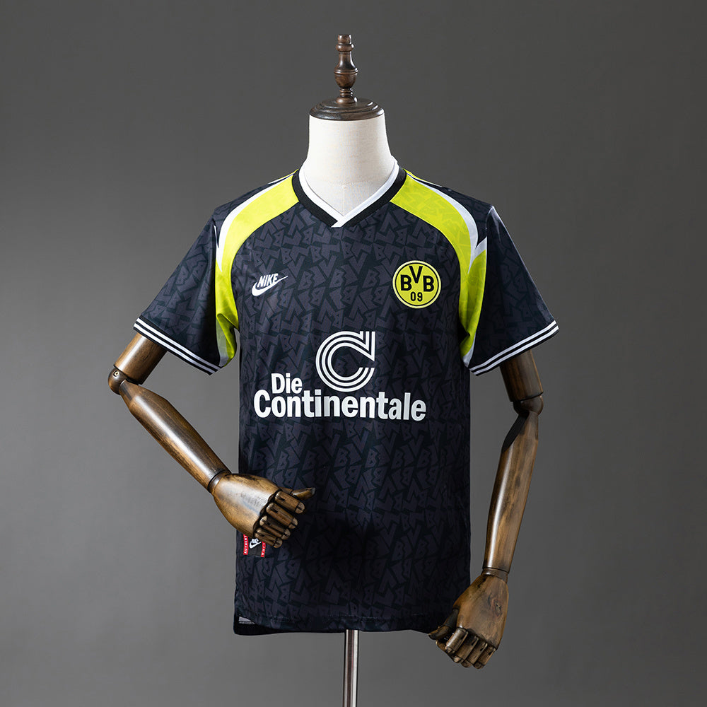 Retro Dortmund 95-96 Away detail