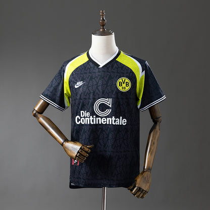 Retro Dortmund 95-96 Away detail