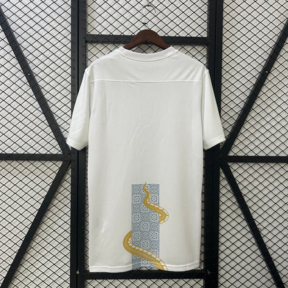 25-26 Tottenham Pre-match clothing detail