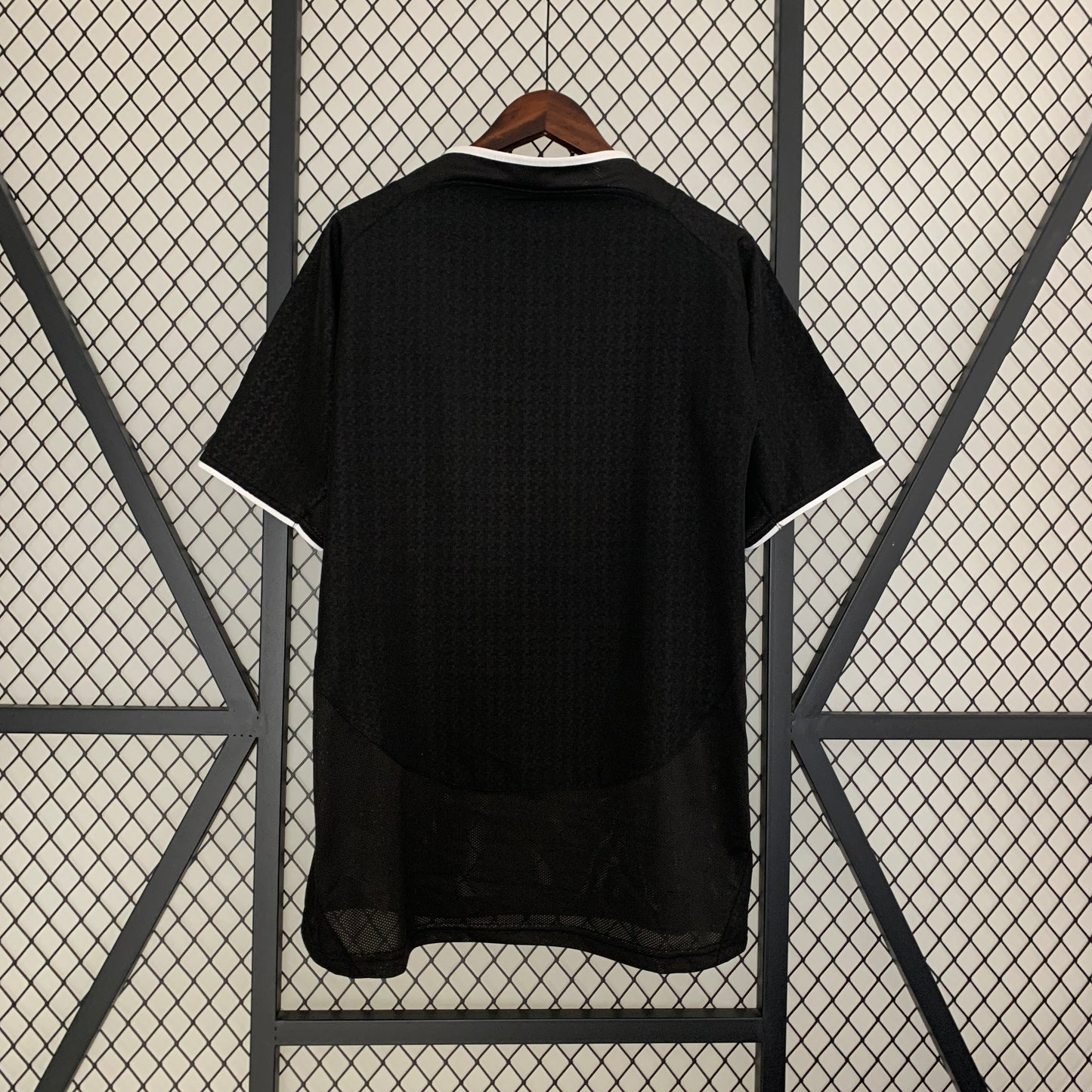 Retro M-U 03-04 Away detail