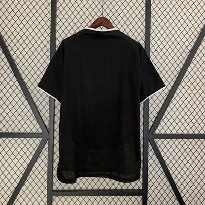Retro M-U 03-04 Away detail
