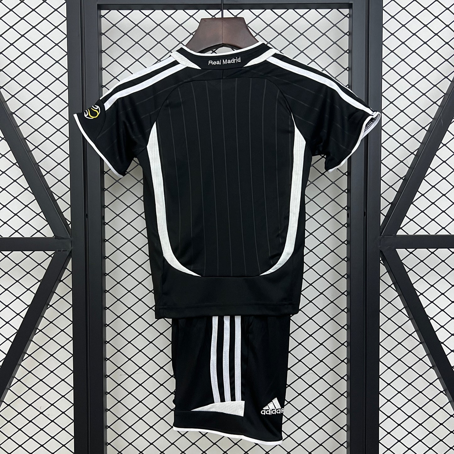 kids Real Madrid 06-07 away detail