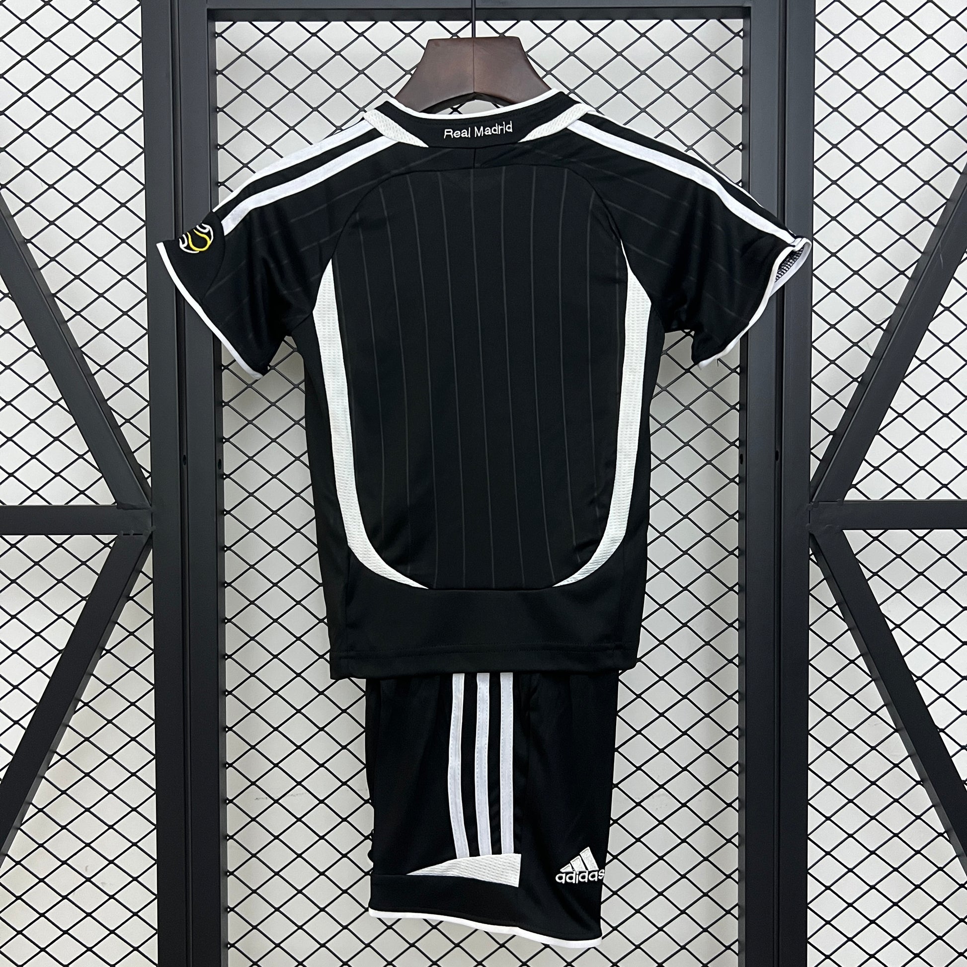 kids Real Madrid 06-07 away detail