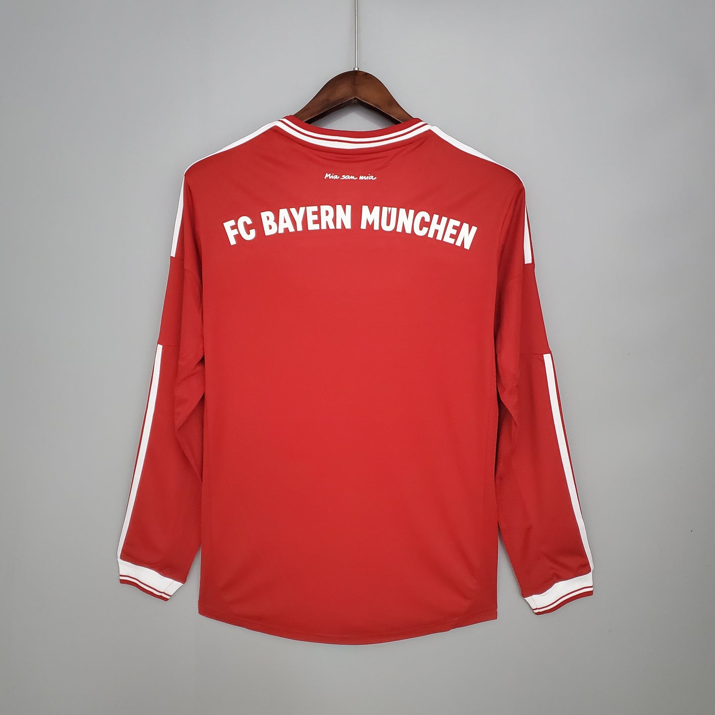 Retro long sleeve Bayern Munich 13-14 Champions League home detail