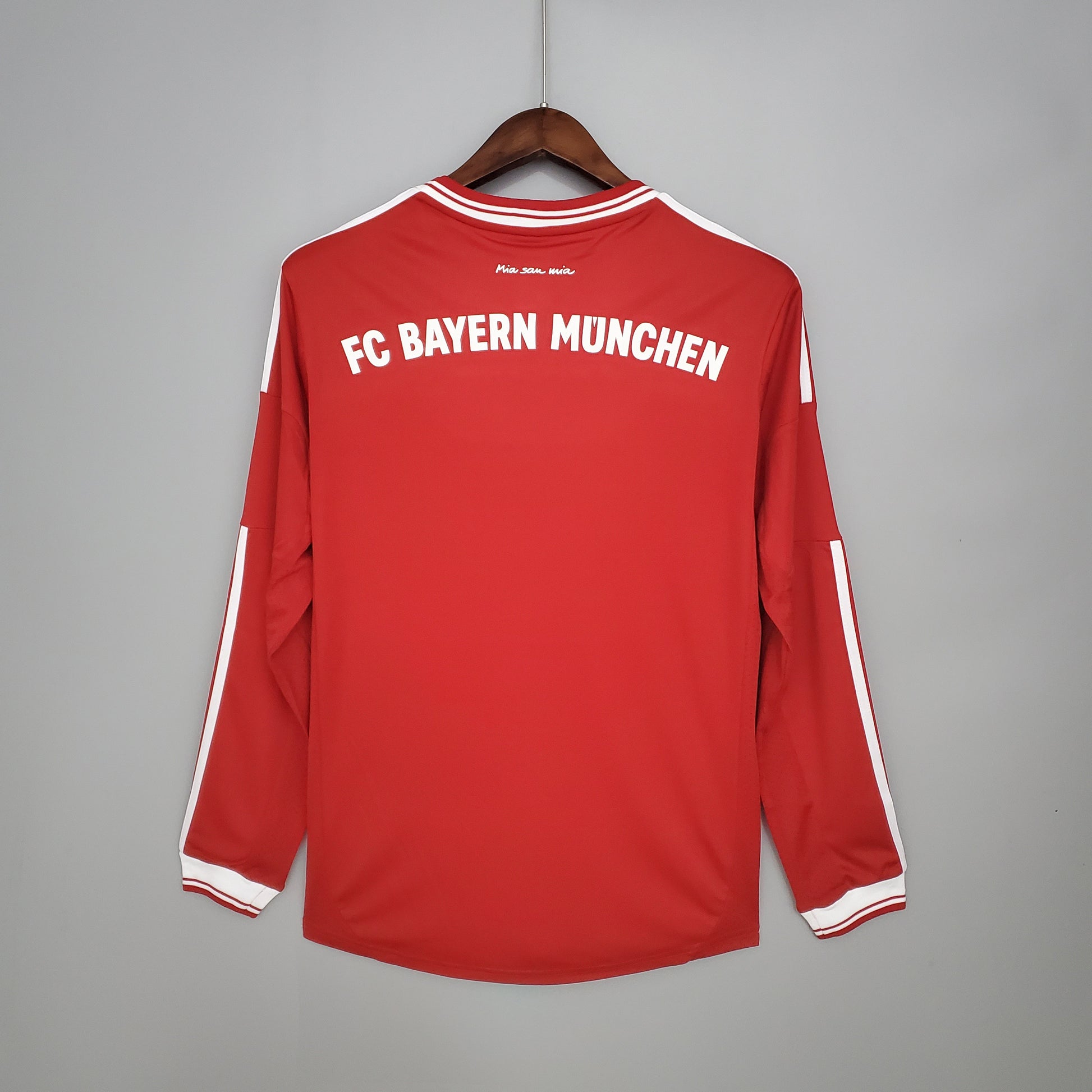 Retro long sleeve Bayern Munich 13-14 Champions League home detail