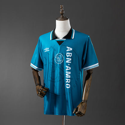 Retro Ajax 95-96 Away detail