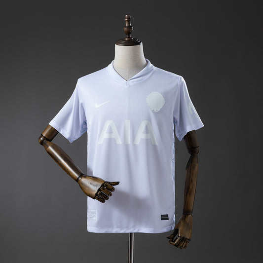 Tottenham Hotspur 125th Anniversary White Jersey detail