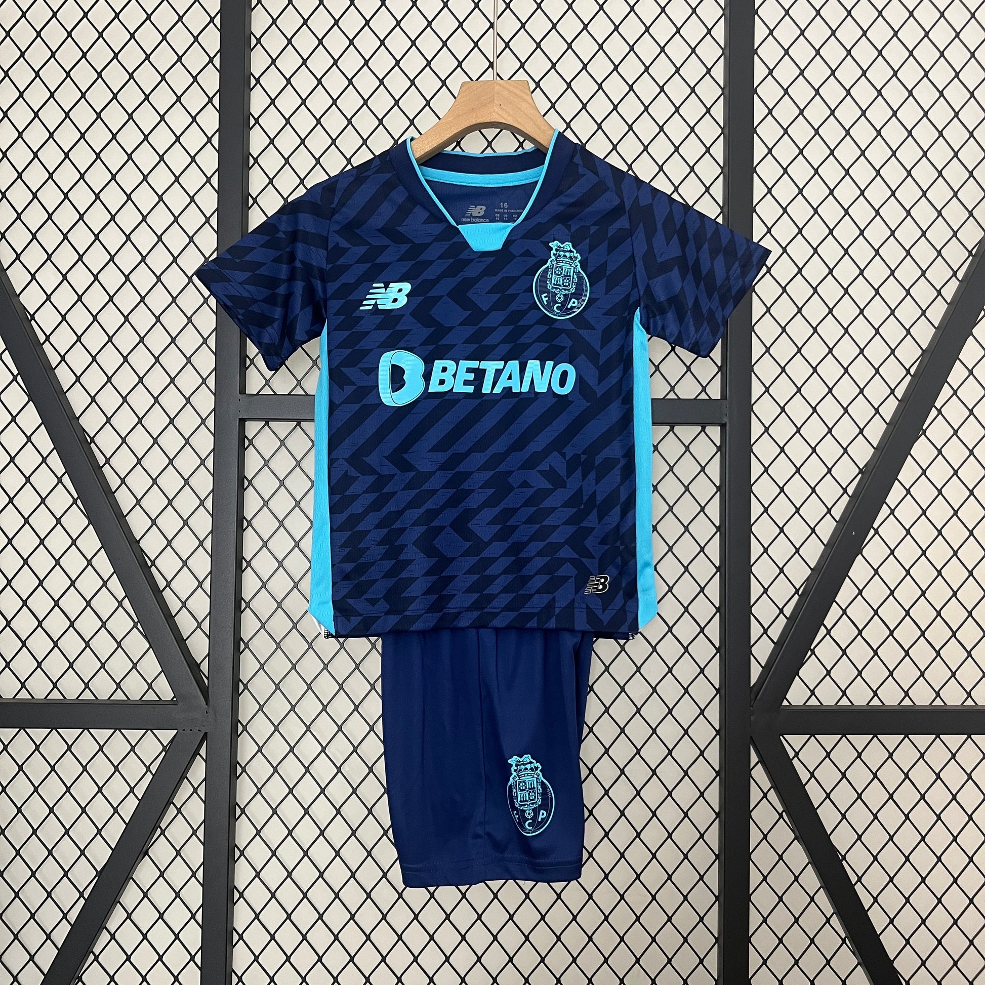 24-25 Kids Porto Third away detail