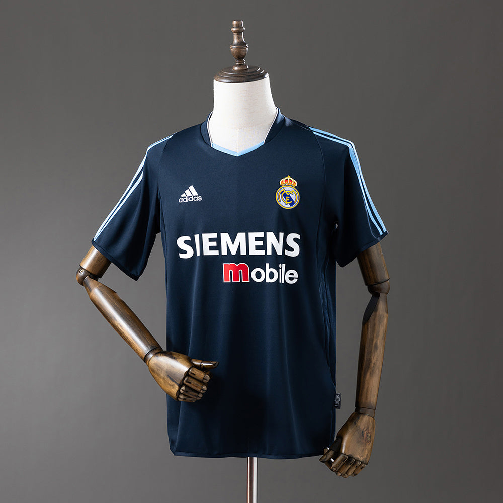Retro Real Madrid 03-04 Away detail