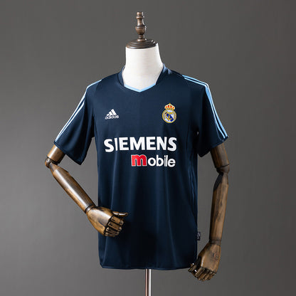 Retro Real Madrid 03-04 Away detail