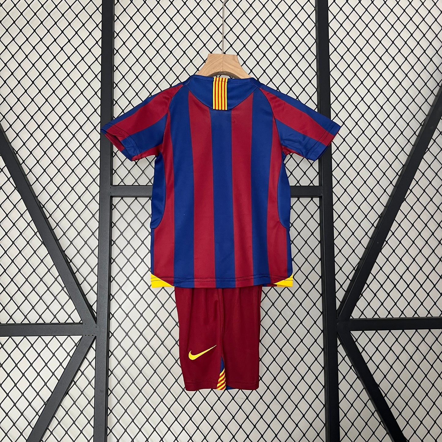 kids Barcelona 05-06 home detail
