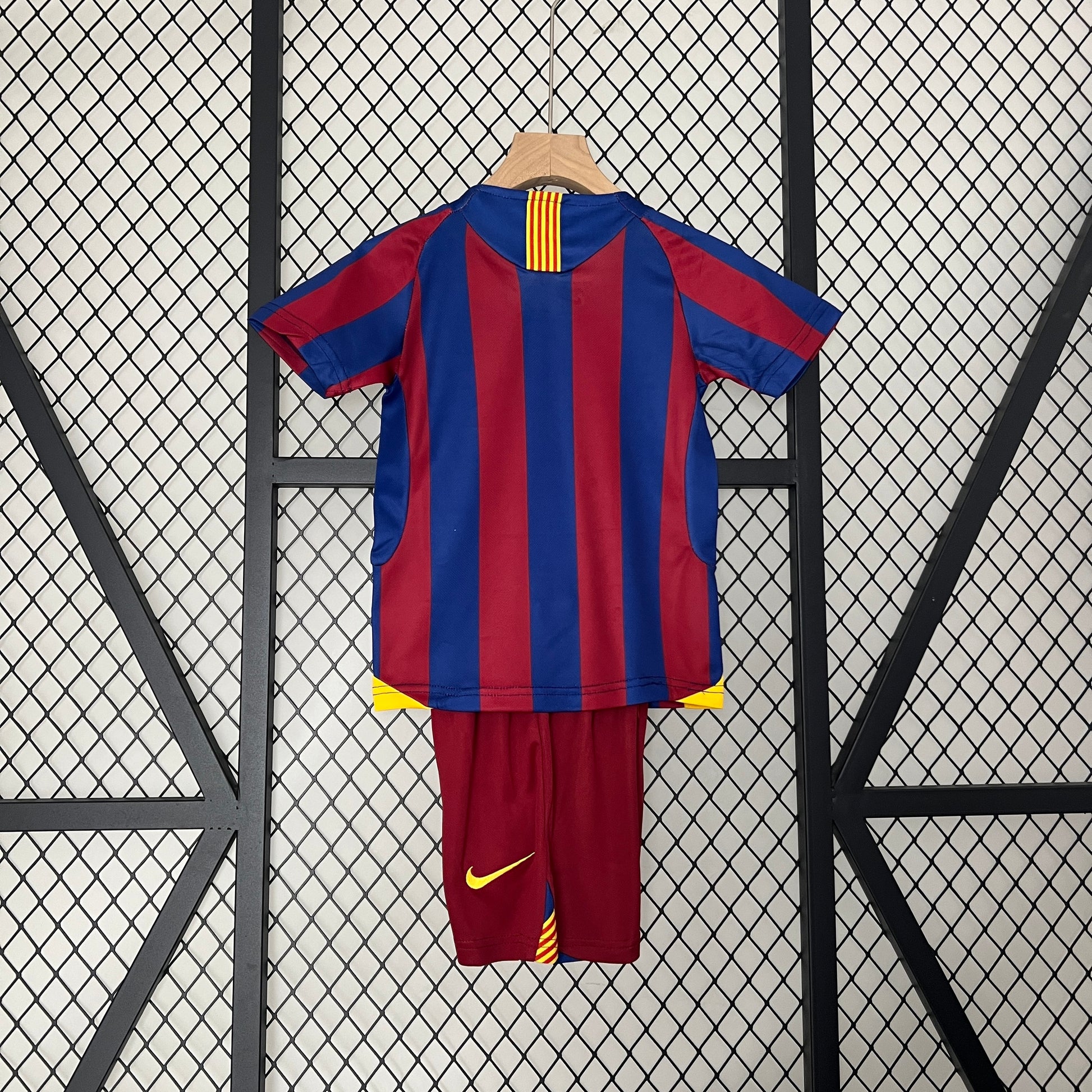 kids Barcelona 05-06 home detail