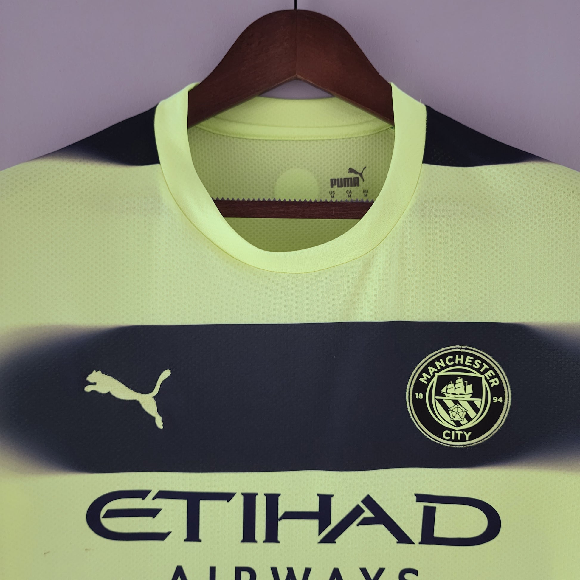 22-23 Manchester City third away detail