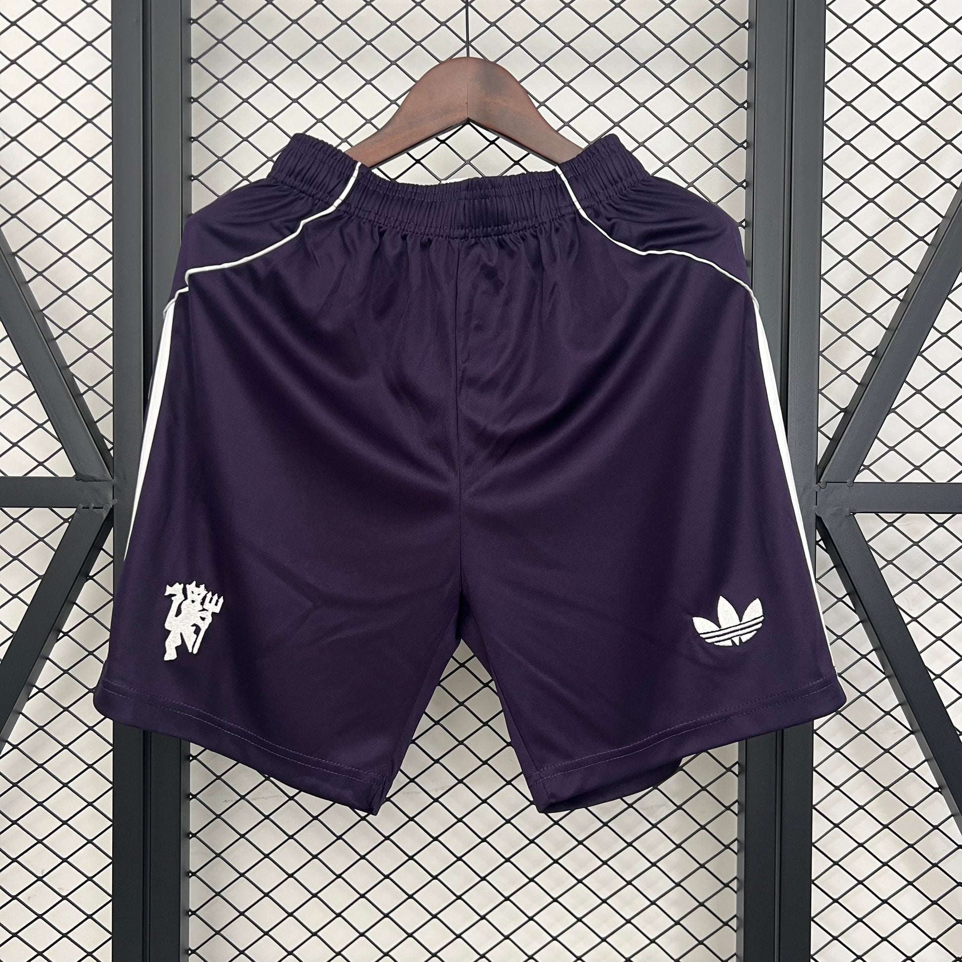 27-26 shorts M-U detail