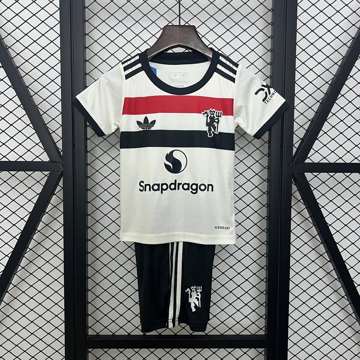 24-25 kids M-U third away