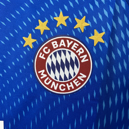 25-26 Bayern Munich Goalkeeper detail