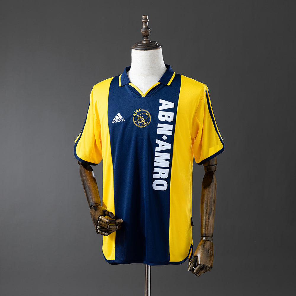 Retro 00-01 Ajax away detail