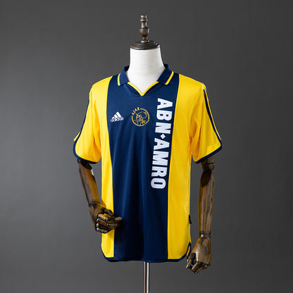 Retro 00-01 Ajax away detail